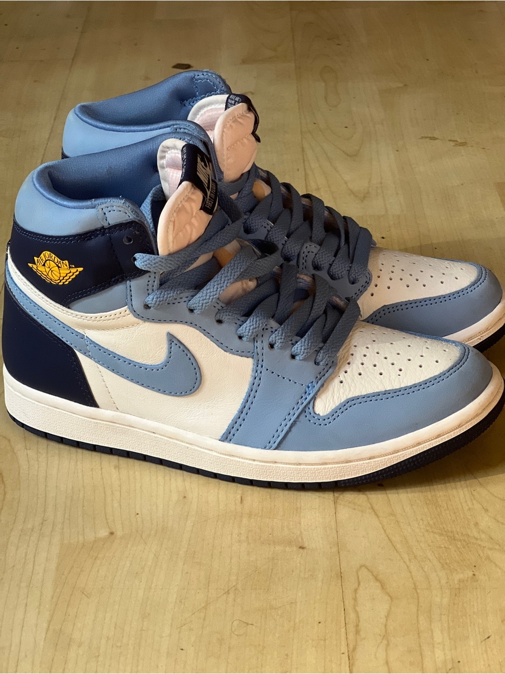 Nike Air Jordan 1 Mid - White, Light Blue, Navy